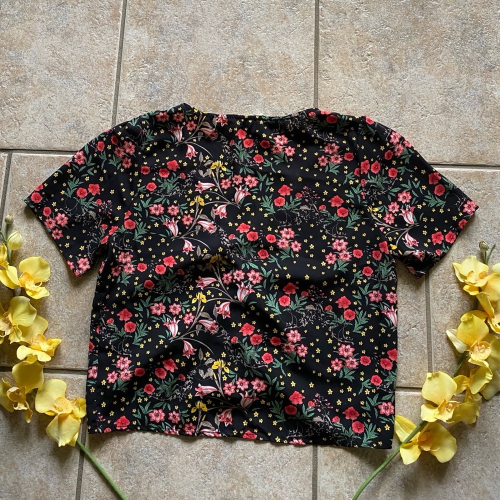 Floral Crop Top - Picture 2 of 3